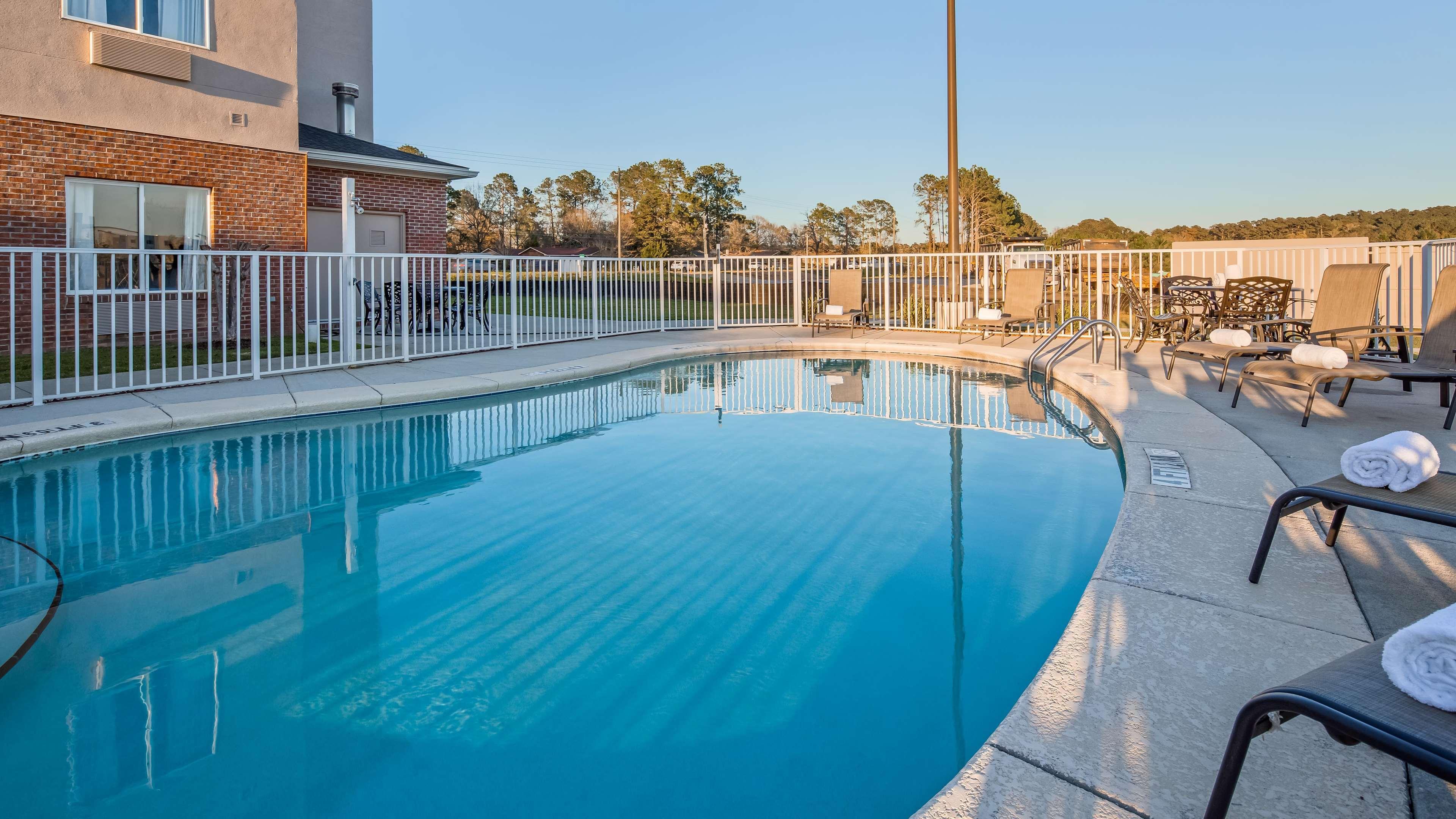 Best Western Dothan Inn & Suites Exterior photo