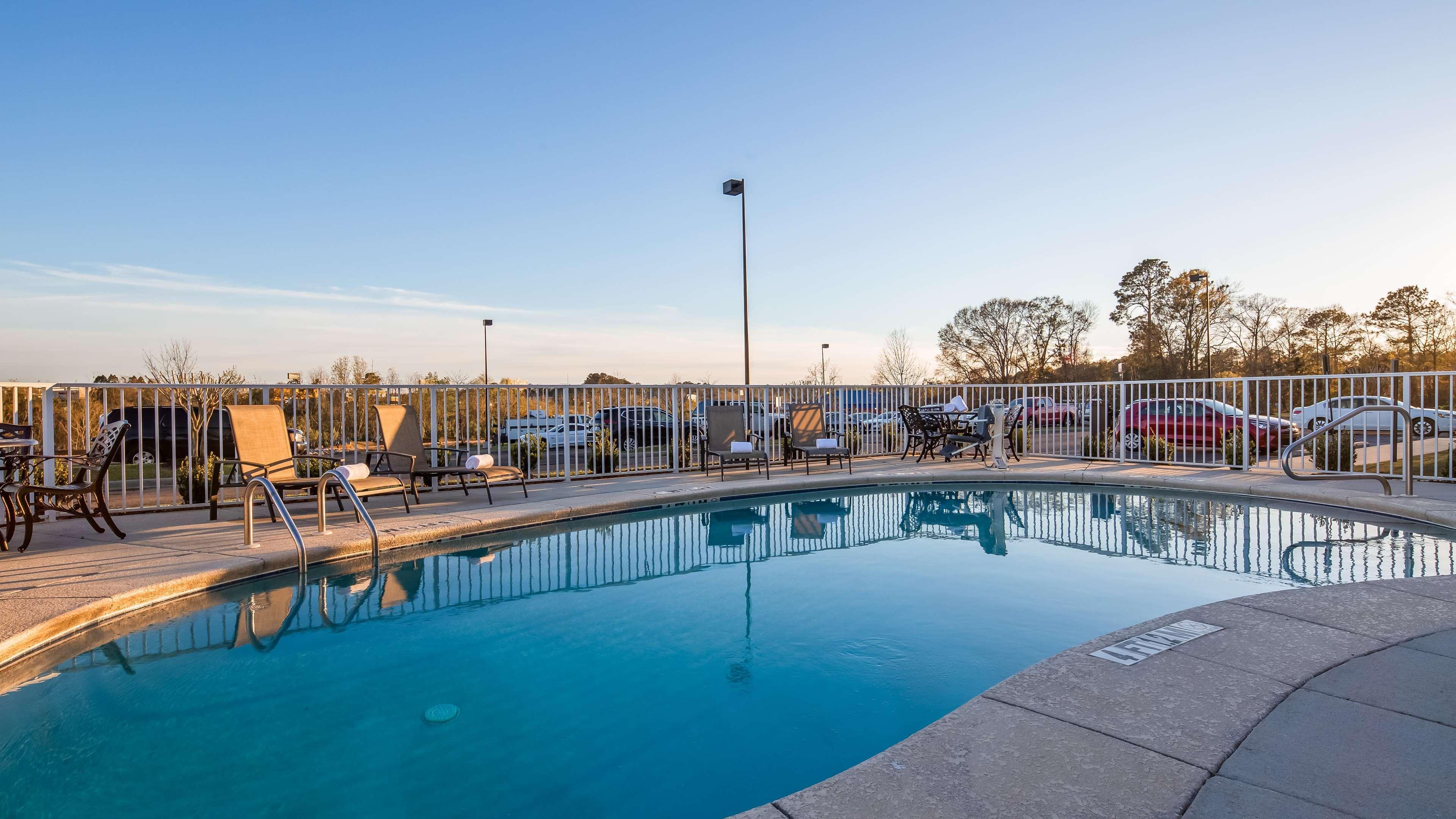 Best Western Dothan Inn & Suites Exterior photo